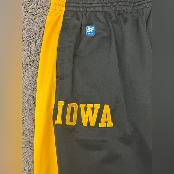 Nike Team NCAA Tag Iowa Hawkeyes Team Issue Sweatpants Men’s XL Zippers EUC! - Picture 2 of 9